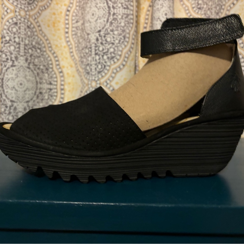 Fly London Yake Black Leather Wedge Sandals. NWOB, Sz 40 EU Sz 9 US.